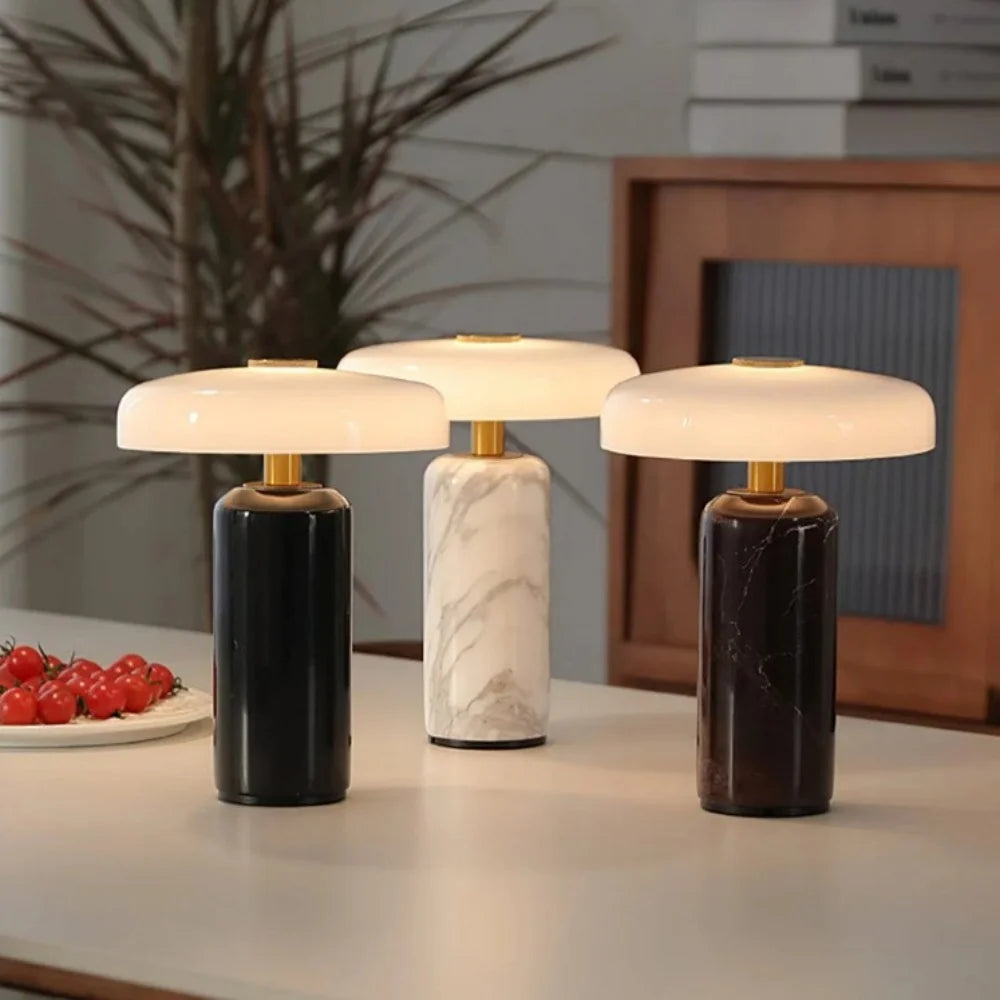 Luminária de Mesa com Base de Mármore Recarregável